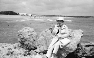 Neptun [Badeort]: Spitzli auf Felsen am Strand