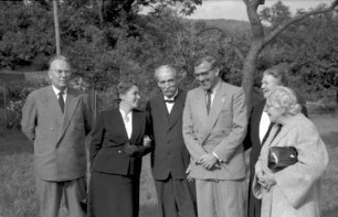 Günsbach: Gruppe; Oberbürgermeister Rey (Colmar), Frau Schempp, Schweitzer, Schempp, Frau Mathilde, Mami [wohl Mutter von Willy Pragher]