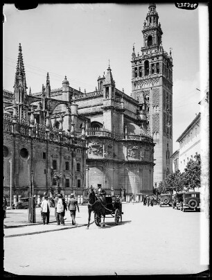 Sevilla: Kathedrale mit Giralda