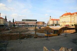 Dresden-Altstadt. Freilegen der historischen Fundamente am Altmarkt. Blick nach Norden zum Kulturpalast und zur Frauenkirche