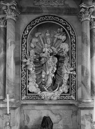 Nördlicher Seitenaltar — Mondsichelmadonna