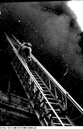 Dresden. Feuerwehr: Übungen - Unterricht in Schulen - Explosion in Hohendölzschen - Brand auf der Hamburger Straße, März 1960 - Schulung, 1958/60