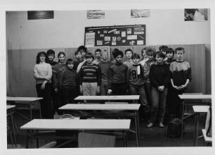 Schulklasse der 8. Polytechnischen Oberschule "Hermann Tops"