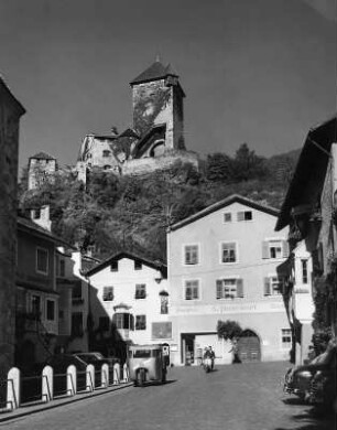 Klausen (Bozen). Stadtteilansicht mit Burg Branzoll (1201/1300)