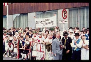Bonn Marktplatz/ Transparent „Wir grüßen Kennedy“