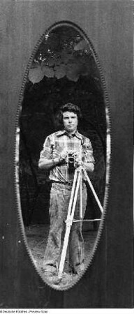 Spiegelselbstbildnis des Fotografen