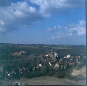 Taschenberg mit Marienkirche. Blick vom Kahlebusch, im Mittelgrund Burgberg mit Rundturm : Dohna. Taschenberg mit Marienkirche. Blick vom Kahlebusch, im Mittelgrund Burgberg mit Rundturm