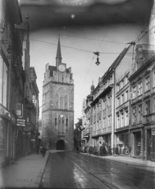 Rostock, Kröpeliner Tor : Rostock. Wohn- und Geschäfthäuser, Kröpeliner Straße. Blick nach Westen zum Kröpeliner Tor