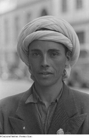 Porträt eines arabischen Festspielteilnehmers