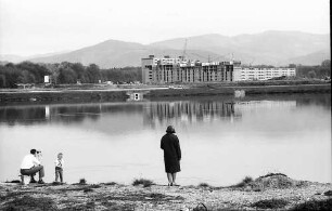 Freiburg i. Br.: Siedlung Landwassermatten mit See im Vordergrund