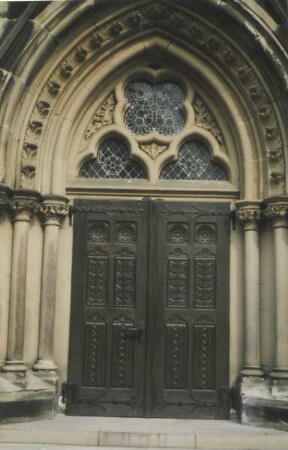 Martin-Luther-Kirche, Eingang. Detmold, Schülerstraße