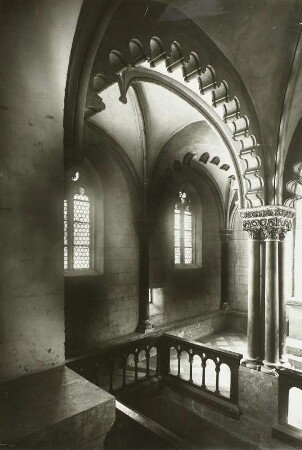 Freyburg, Burg Neuenburg : Freyburg (Unstrut). Schloss Neuenburg. Oberkapelle, 4 Kreuzgewölbe auf 4-fach gebündelter Mittelstütze