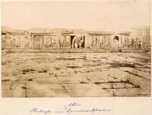 Athen, Reliefs im Dionysostheater