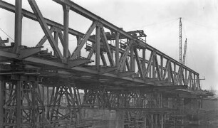Stuttgart-Bad Cannstatt Daimlerbrücke 1865a Einsetzen Fachwerküberbau Behelfsbrücke