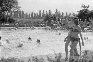 Badebetrieb im Freibad Rüppurr