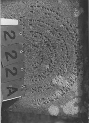 Grabstein 222 (Index: 100009148) Zustand: leicht eingesunken, Rückseite leicht verwittert Maße HxBxT: 108x62x10 cm: Grabstein 222A