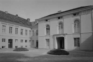 Rheinsberg. Seeseitige Schlossansicht