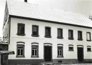 Garnsdorf, Hauptstraße 104. Bauernhof (1851/1900). Wohnstallhaus