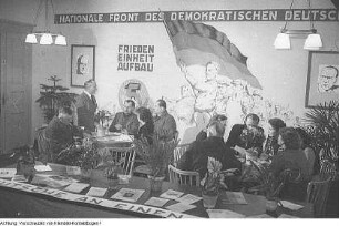 Dresden, Bodenbacher Straße. "Aufklärungslokal" der Nationalen Front (NF), 1951