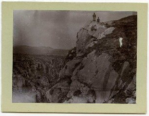 Felsen am Litani bei Balat