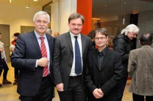 Eröffnung der Ausstellung "Weltuntergang 2012? Der Dresdner Maya-Codex und seine Entzifferung". Prof. Dr. Thomas Bürger und Prof. Dr. Nikolai Grube mit einem Gast