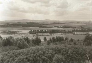 Oberlausitzer Bergland. Czorneboh-Zug. Blick vom Strohmberg über die Lausitzer Lindenalle