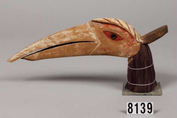 Dance mouthpiece (bird)