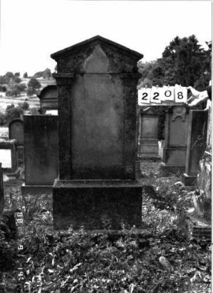 Grabstein 2208 (Index: 100097252) Maße HxBxT: 162x57x16 cm: Grabstein 2208