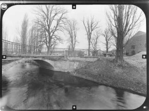 Magdala-Göttern. Straßenbrücke über die Magdel