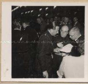 General Rossi, der Präsident der italienischen Frontkämpfervereinigung