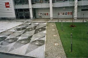 Hansjakob, Gottfried; München - Riem; Neue Messe München, Messestadt Riem - Ost-West-Achse, Atrium mit Springbrunnen (Ostseite)