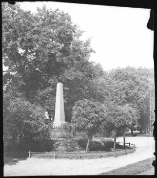 Torgau. Kriegerdenkmal in der Promenade