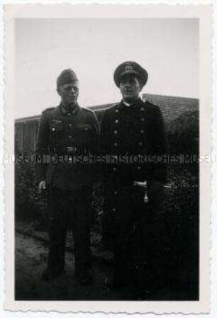 Foto eines Unterofiziers der Wehrmacht und eines Offizirs der Marine - Personenkonvolut