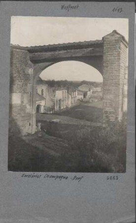 Zerstörtes Champagne Dorf