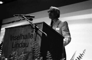 32. Tagung 1982 Physiker; Beim Studentenabend: Vortrag James E. Meade