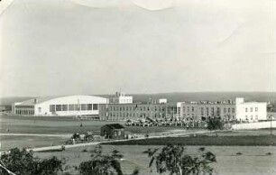 Flughafen Dresden-Klotzsche : Dresden-Klotzsche. Flughafen (1934-1935; Kurt Otto). Hangar und Abfertigungsgebäude (sog. Hansa-Haus). Ansicht von Nordwesten