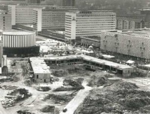 Dresden-Altstadt. Baustelle Prager Straße zwischen Rundkino und Kaufhaus "Karstadt"