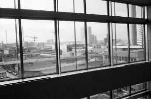 Basel: Treppenhaus mit Industrieblick, bei Sandoz