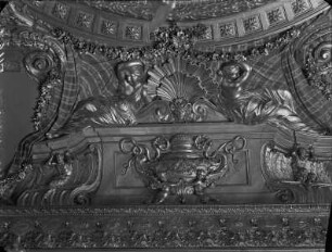 Innendekoration der Drap d'Or-Kammer, Raum 796 — Relief