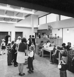 ehem. Gemeindezentrum; Frankfurt, Gerhart-Hauptmann-Ring 398, Gerhart-Hauptmann-Ring 398a, Gerhart-Hauptmann-Ring 398b