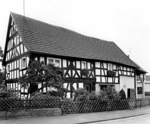 Fachwerkwohnhaus und Wirtschaftsgebäude; Alsfeld, Heimertshäuser Straße 2