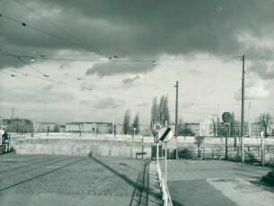 Potsdamer Platz mit Mauer