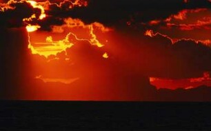 Spanien. Menorca. Ciutadella. Blick auf Mallorca bei Sonnenuntergang