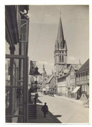 Schülerstraße, Blickrichtung Marktplatz. Detmold. mit Hakenkreuzfahne an der Südseite