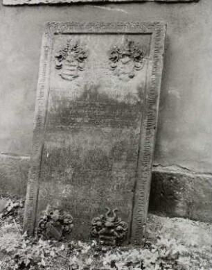 Grabplatte für Dorothea von Dölau (geborene von Schönberg; gestorben 1652)