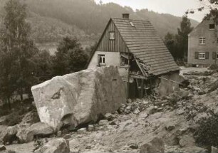 Bad Schandau-Postelwitz, durch einen Felssturz beschädigtes Wohnhaus