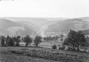 Rohlautal : Blick vom Hang des Peindl-Berges in Nové Hamry ins Rohlautal.