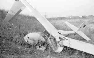 Absturz eines Segelflugzeuges beim Notlandeversuch eines Flugschülers.