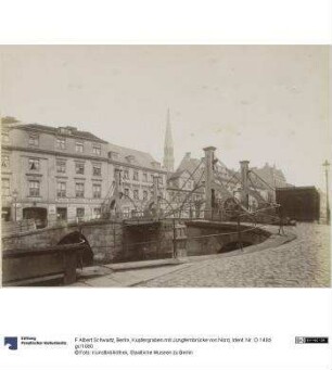 Berlin, Kupfergraben mit Jungfernbrücke von Nord