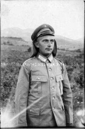 Soldat auf einem Feld, 1. Weltkrieg